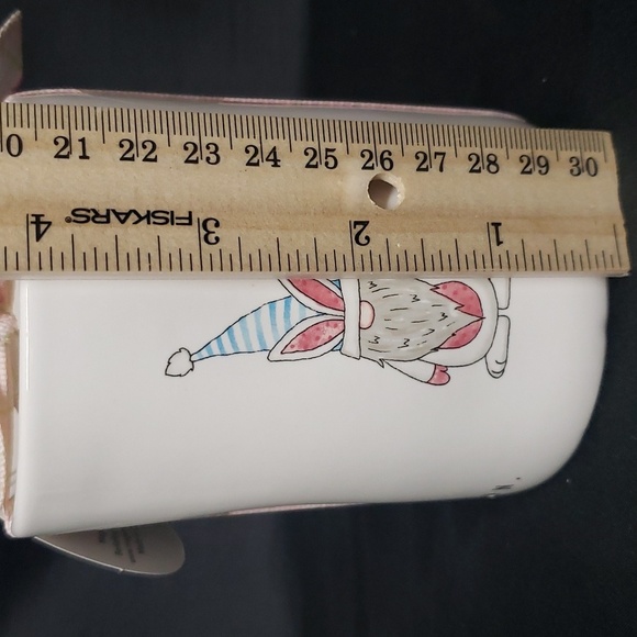 Rae Dunn by Magenta NWT Flower Patch Scented EASTER BUNNY Gnome Candle - Picture 3 of 5